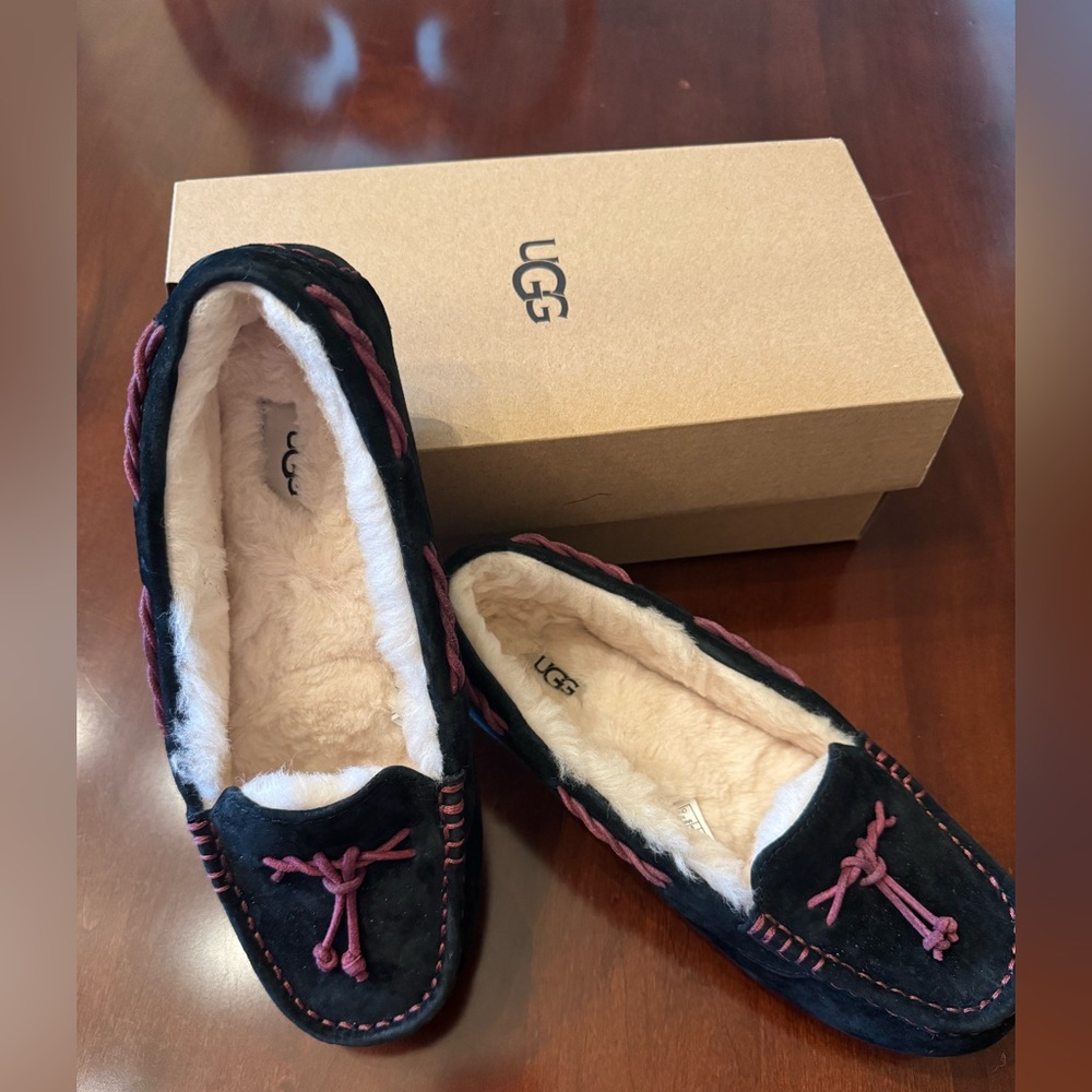 Ugg Slippers NEW Brett black 9